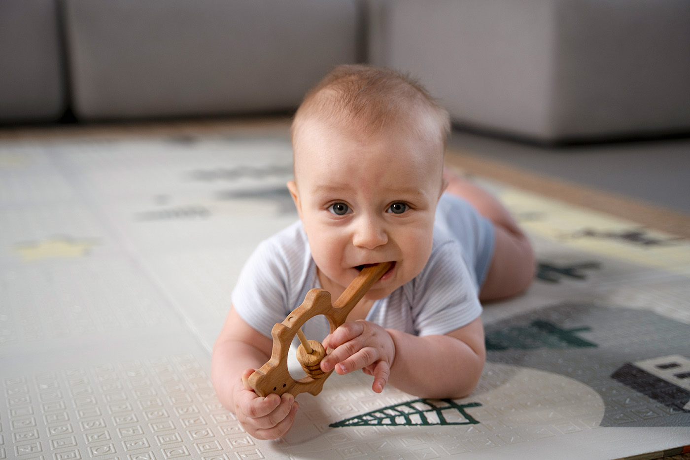 Doorkomende tandjes: zo help je je baby