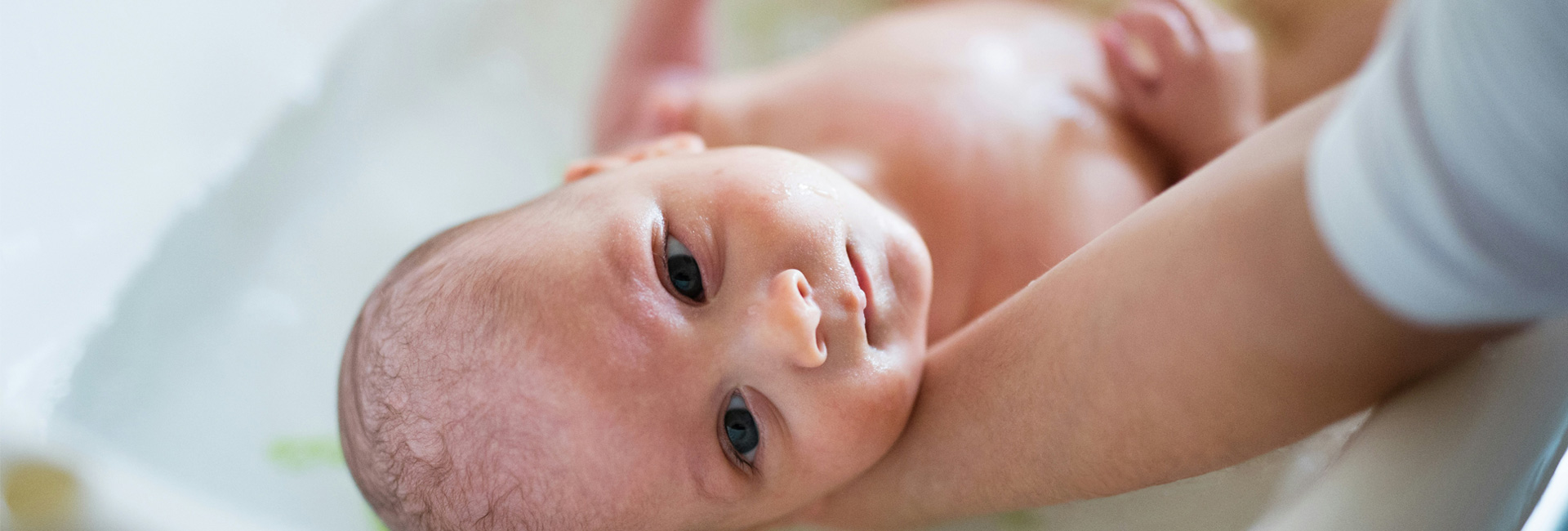 Tips voor het eerste badje van je baby