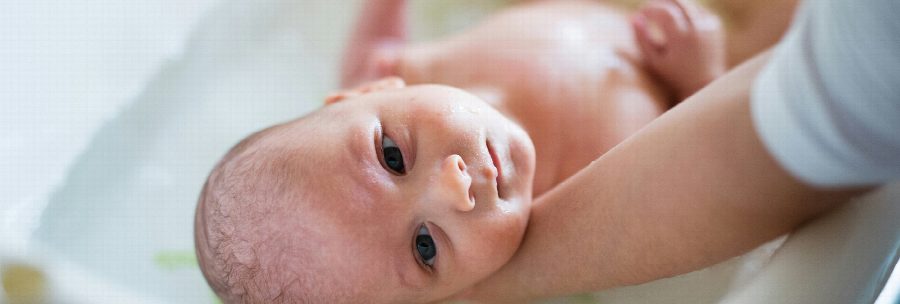 Tips voor het eerste badje van je baby
