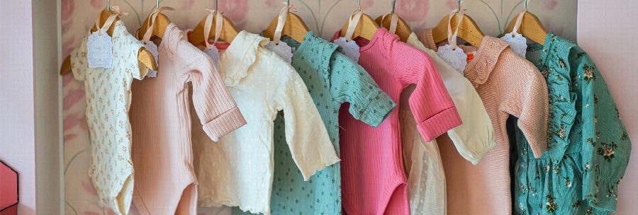 Hoe kies je de juiste maat babykleding?